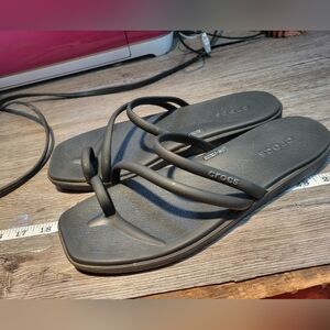 CROCS New Miami Toe Loop Sandals Size 10 Womans